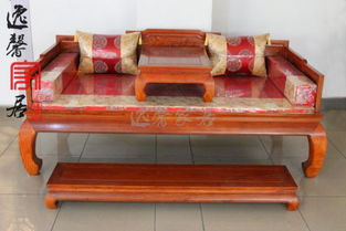 東陽木雕之韻 花梨木羅漢床三件套，浮雕山水間的藝術棲居